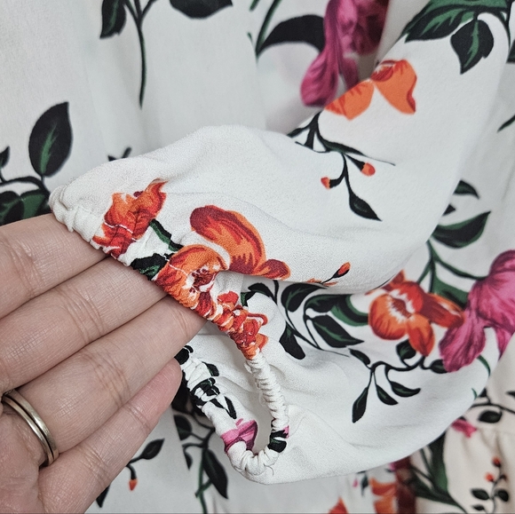 ☘️3/$15☘️ Old Navy - Floral Print Peplum Blouse - Picture 3 of 8